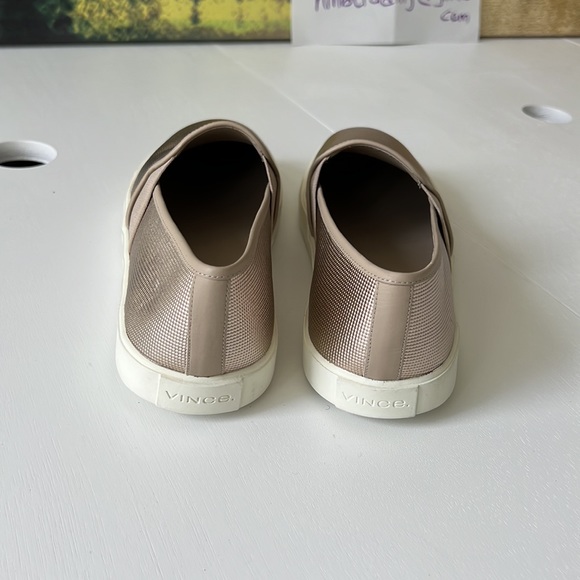 Vince textured gold fabric 10M(40) slip on flats - Picture 5 of 16